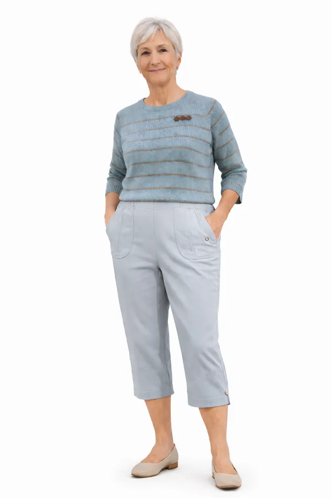 Femme mûre en tenue décontractée.webp