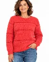 Portrait studio d’un pull corail texturé.webp