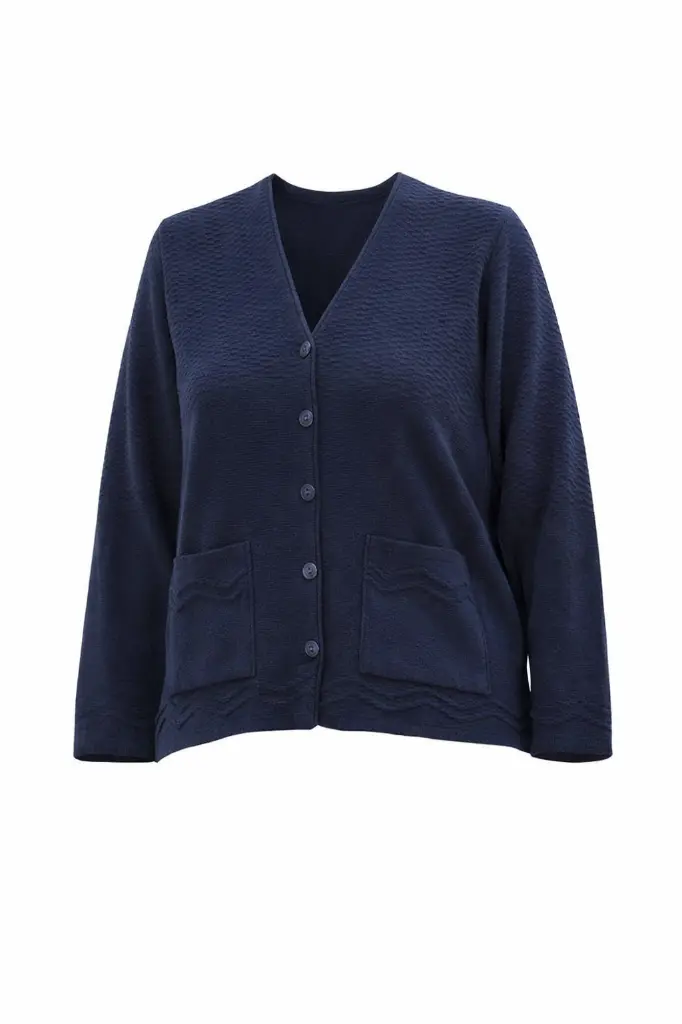 Cardigan bleu marine texturé sur fond blanc.webp