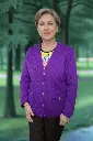 Femme en cardigan violet en parc (1).webp