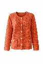 Cardigan orange texturé sur fond blanc.webp
